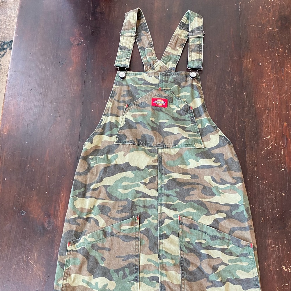 Size small women’s dickies brand camouflage skirt overalls with pockets